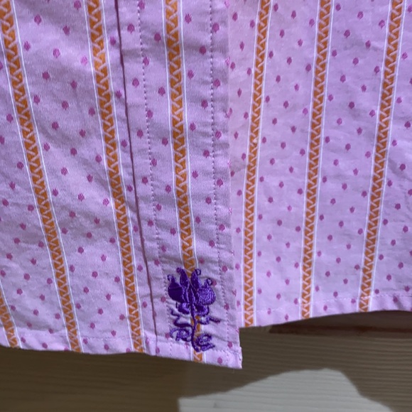 Robert Graham blouse size L; fitted. Not boxy. - Picture 8 of 11